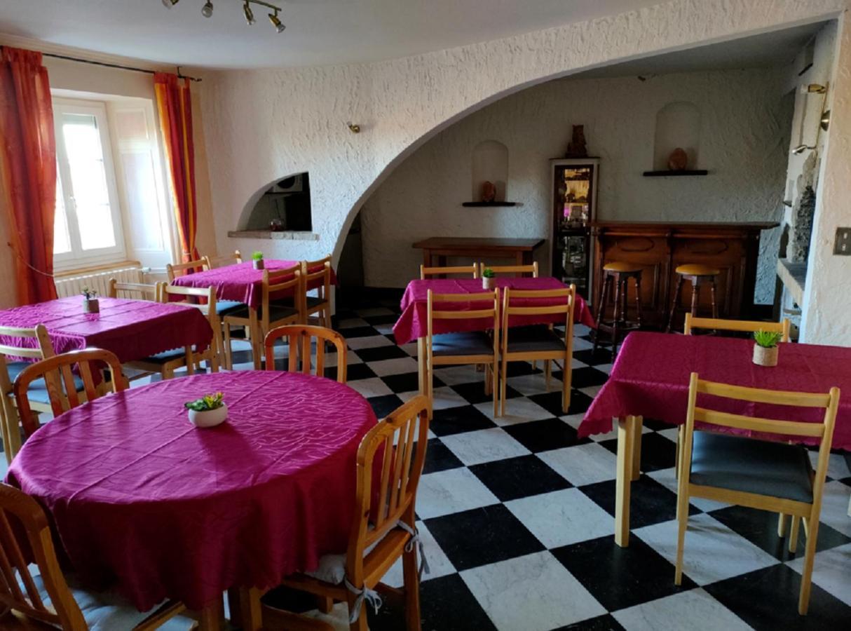 Hotel Les Remparts Nozeroy 외부 사진