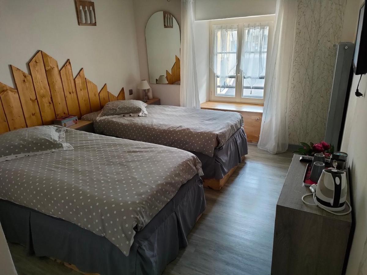 Hotel Les Remparts Nozeroy 외부 사진