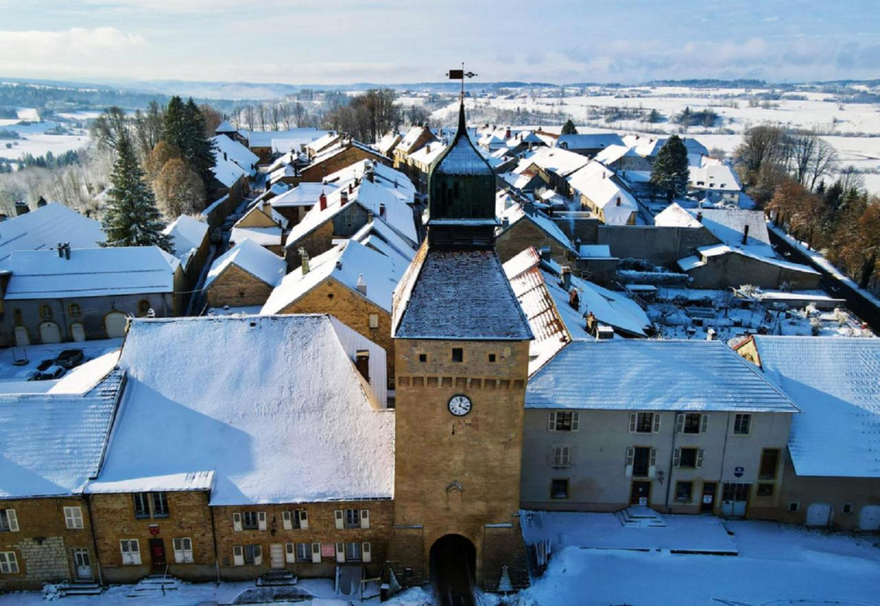 Hotel Les Remparts Nozeroy 외부 사진